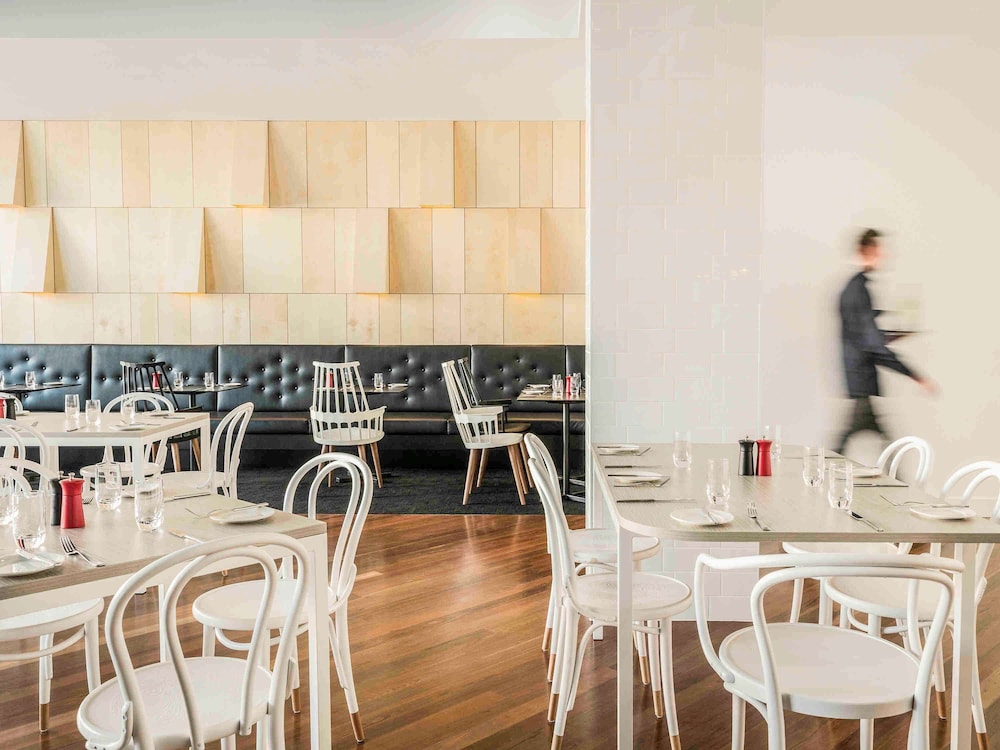 IBIS ADELAIDE 49/71