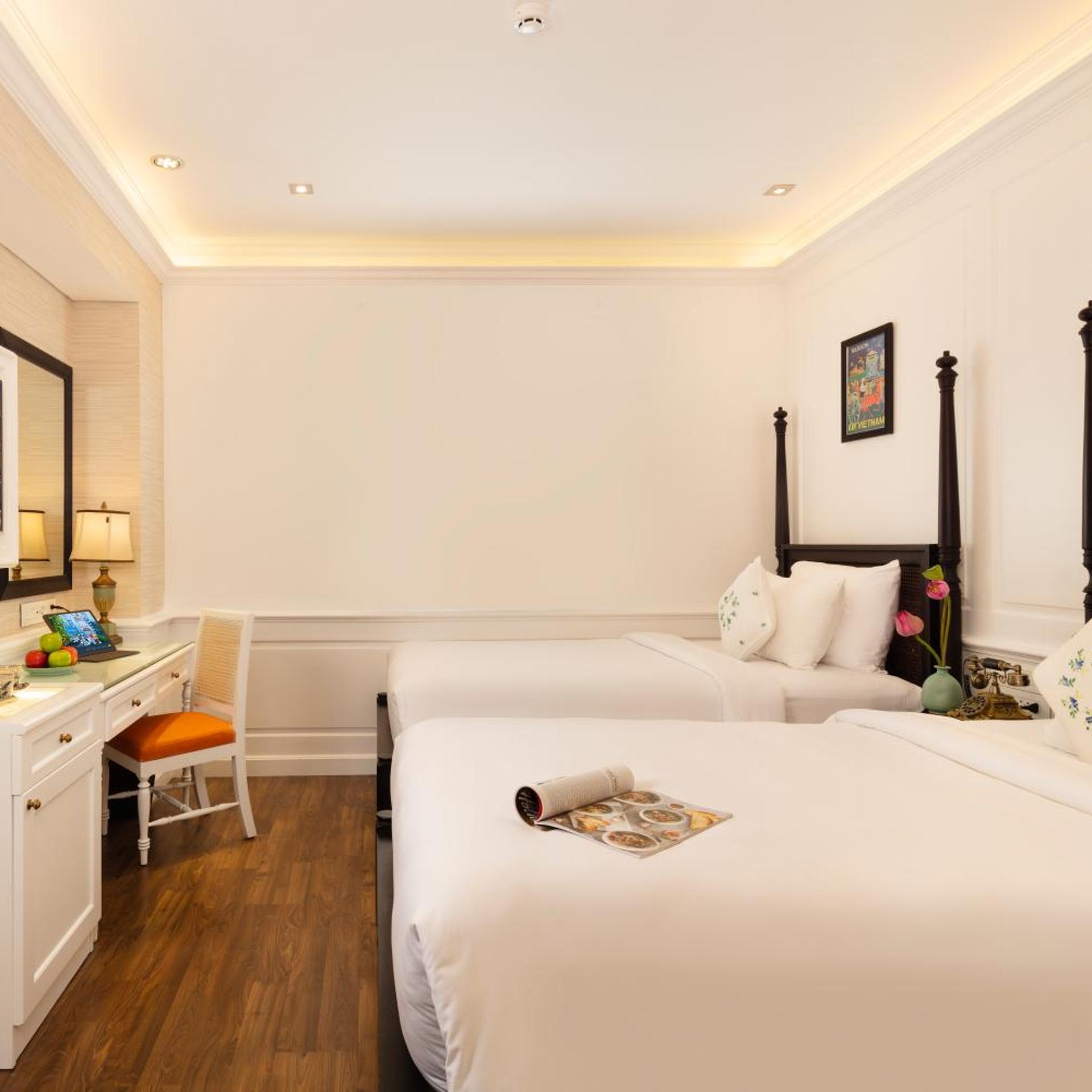 Deluxe, Twin Beds, No Window