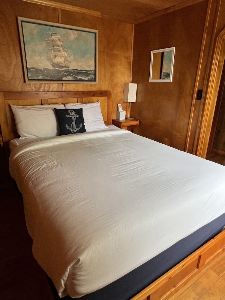 Anchor Inn Resort 13/50