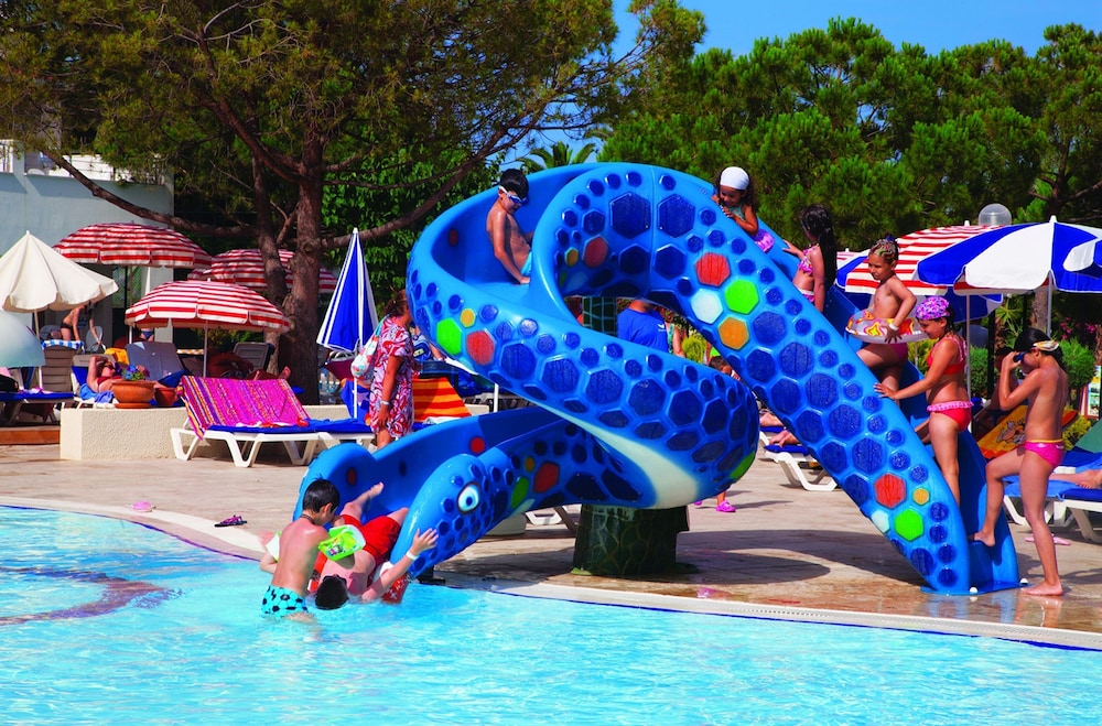Batihan Beach Resort 66/76