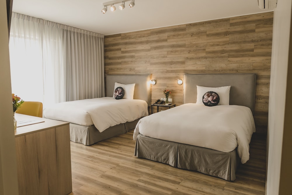 Premium, 2 Double Beds