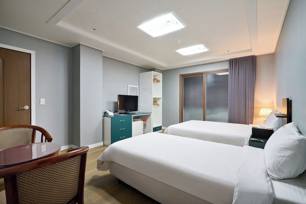 DELUXE, TWIN BEDS