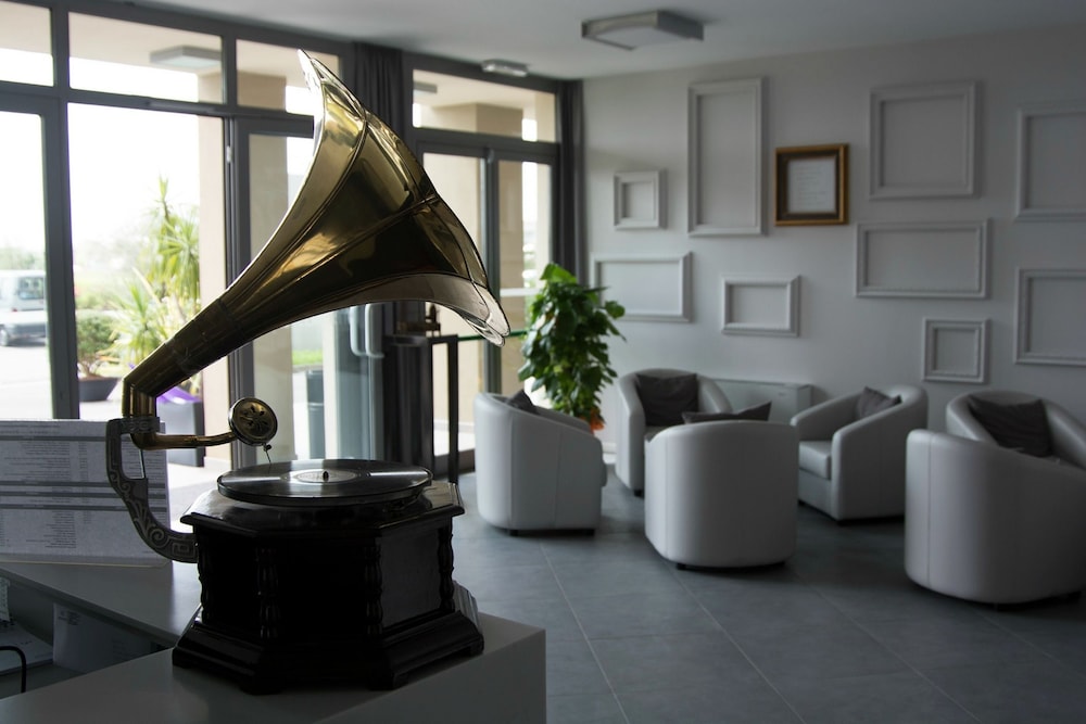 Castel Martini Wellness And Business Hotel 21/31