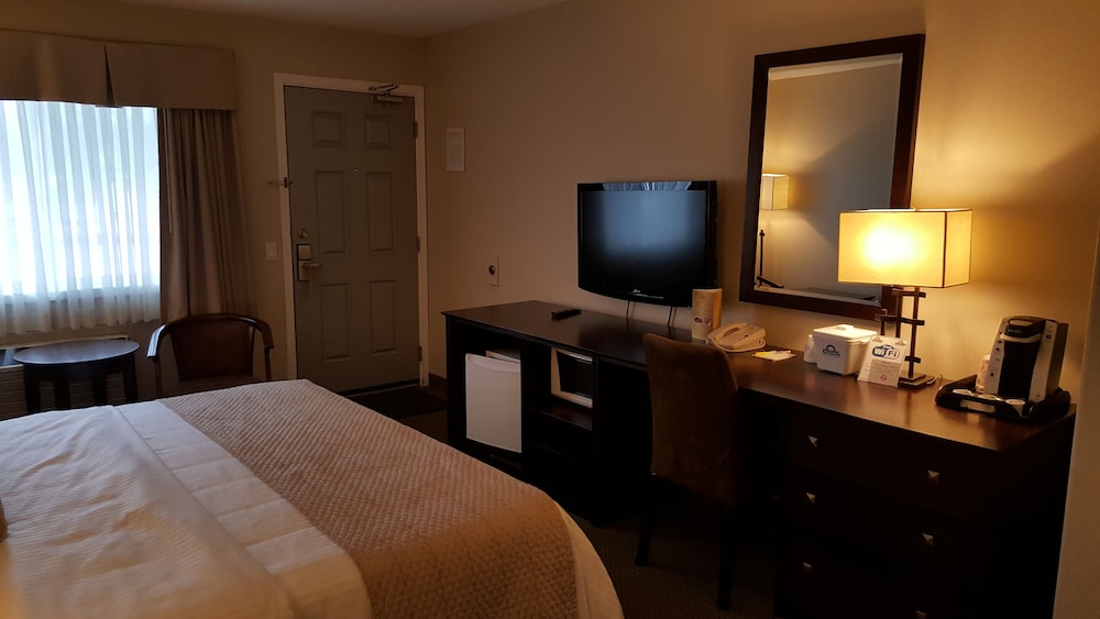 Days Inn By Wyndham Golden 20/41