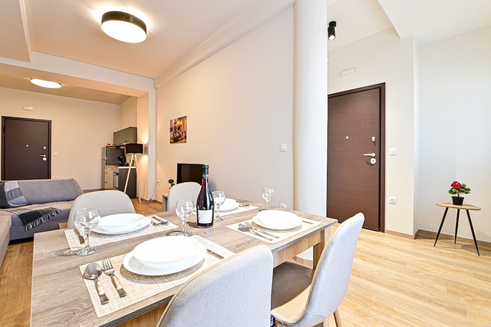 Thisean Modern Suites 30/50