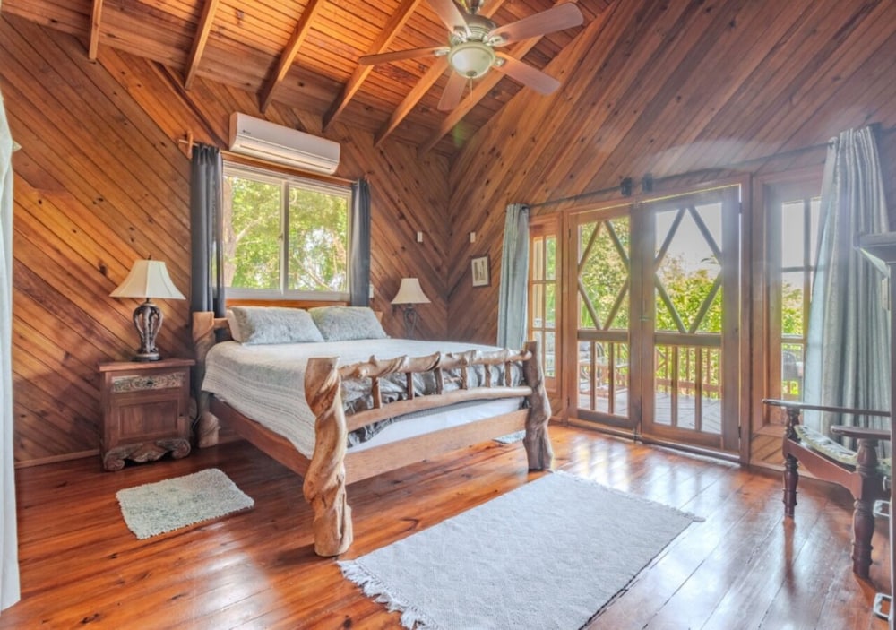 DELUXE, STUDIO, QUEEN BED