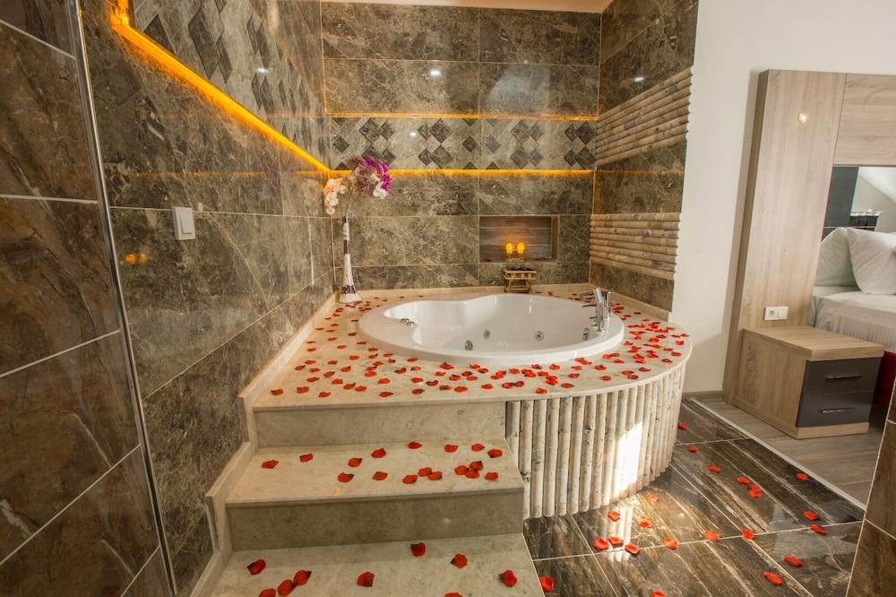 Elanis Suites 37/40