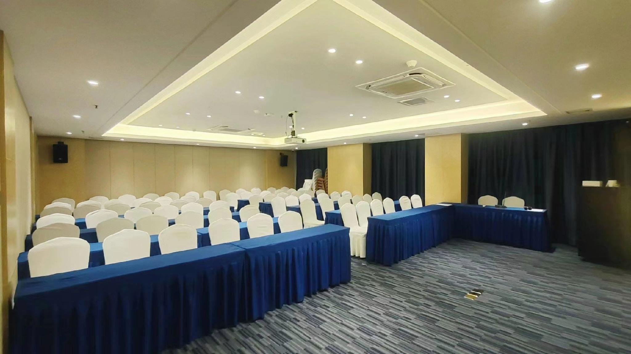 Kyriad Marvelous Hotel (Dongguan Huayang Lake University City Store) 47/52