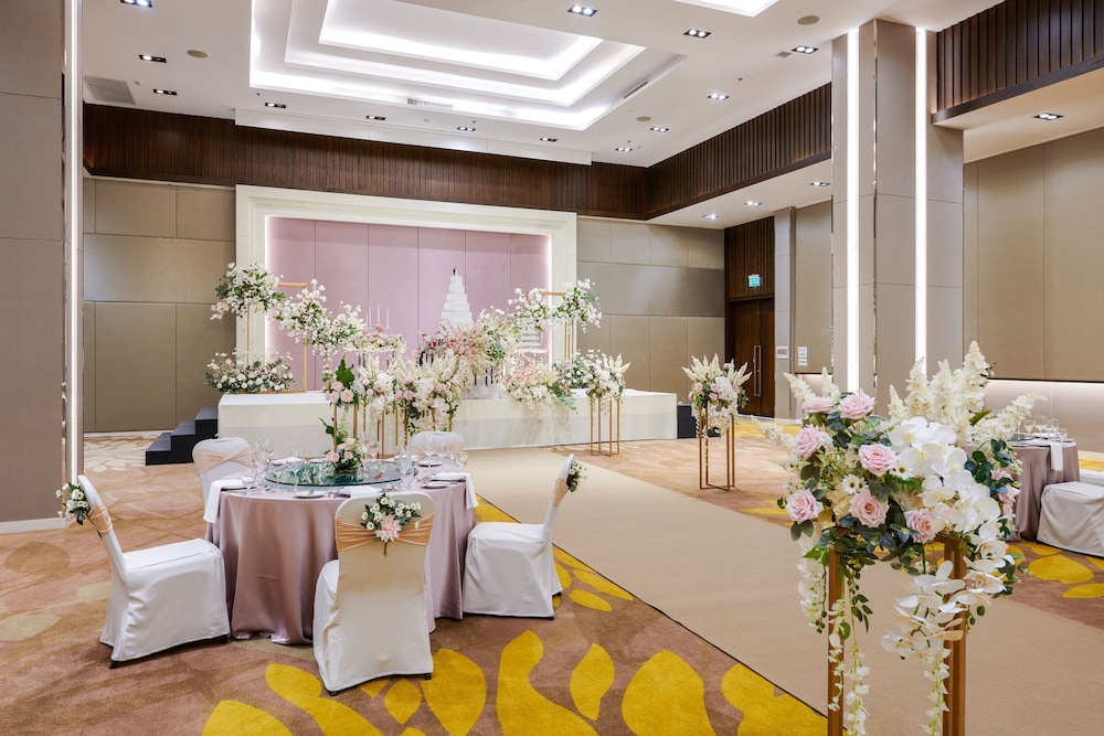 TK. Palace Hotel & Convention Bangkok 8/160