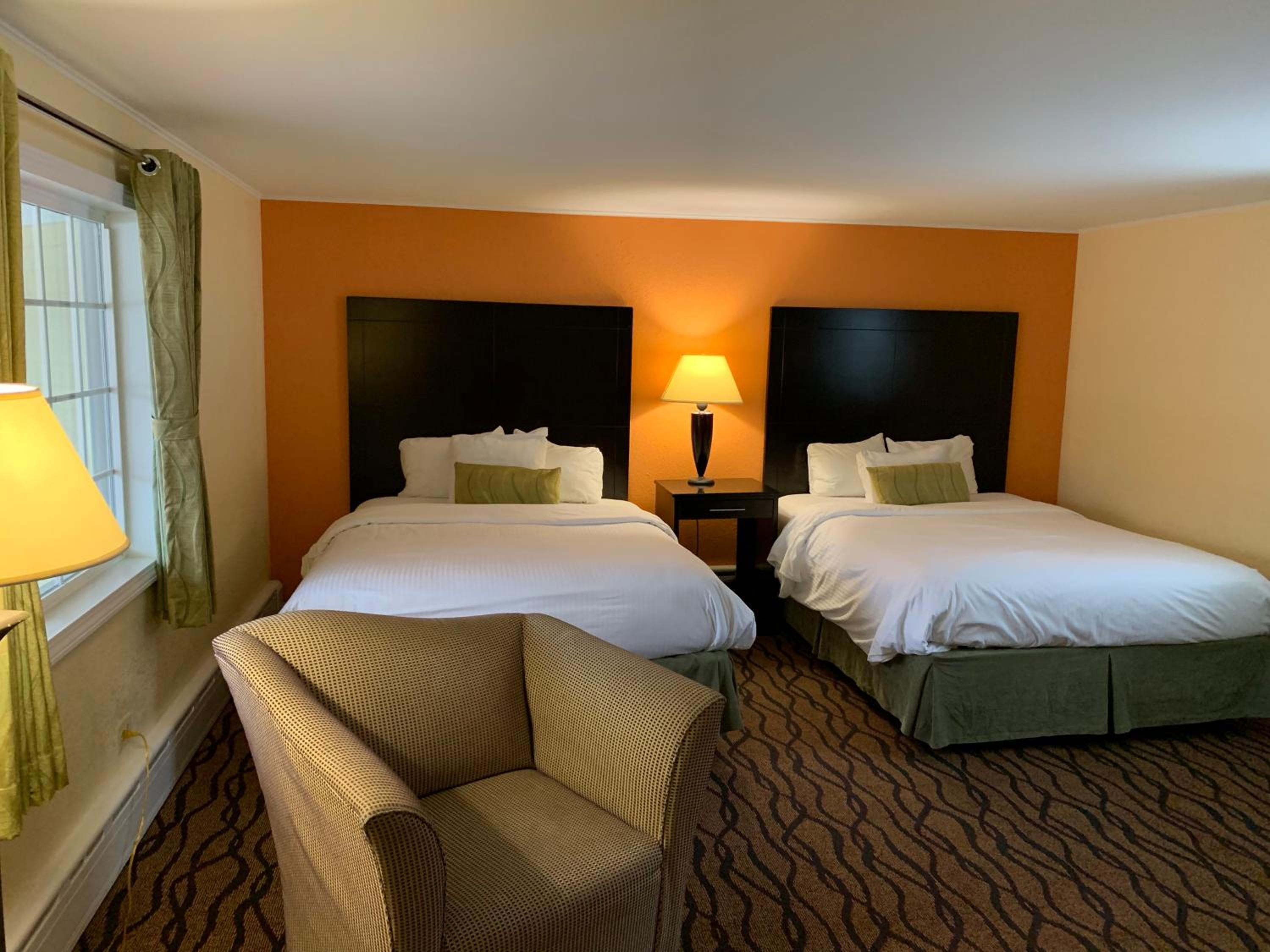 Deluxe, Queen Bed, Four Winds Country Motel 2/10