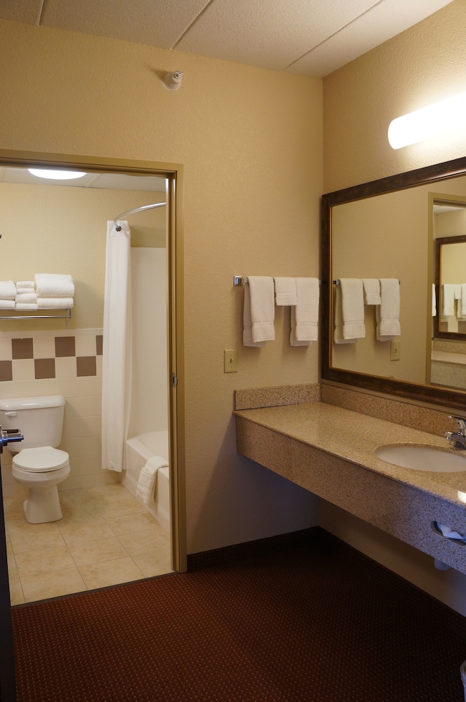 غرفة ديلوكس بسريرين كوين، AmericInn by Wyndham Anamosa 2/3