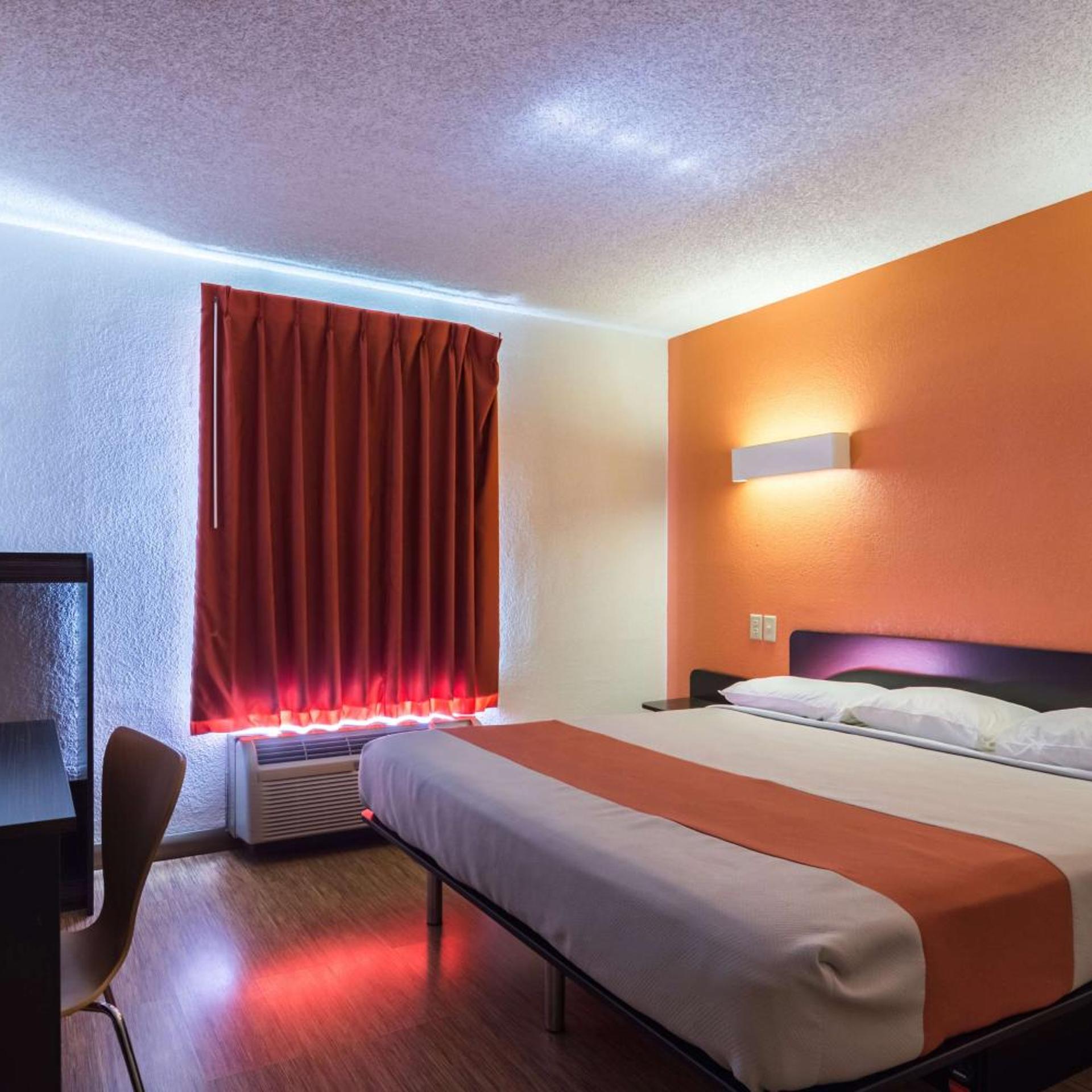 غرفة بسرير كوين لغير المدخنين، Motel6 Arkadelphia, AR 2/10
