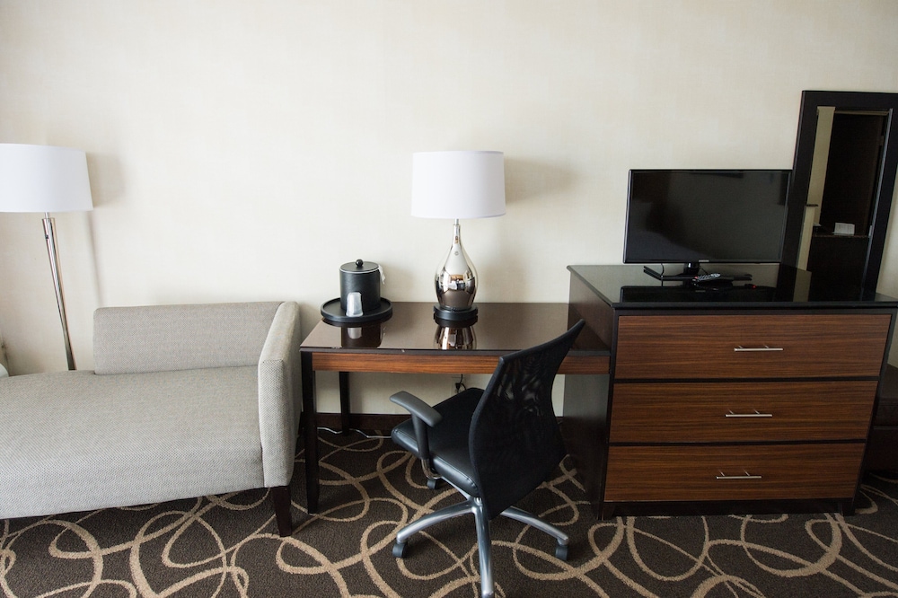 Holiday Inn Newark International Airport An Ihg Hotel 76/84