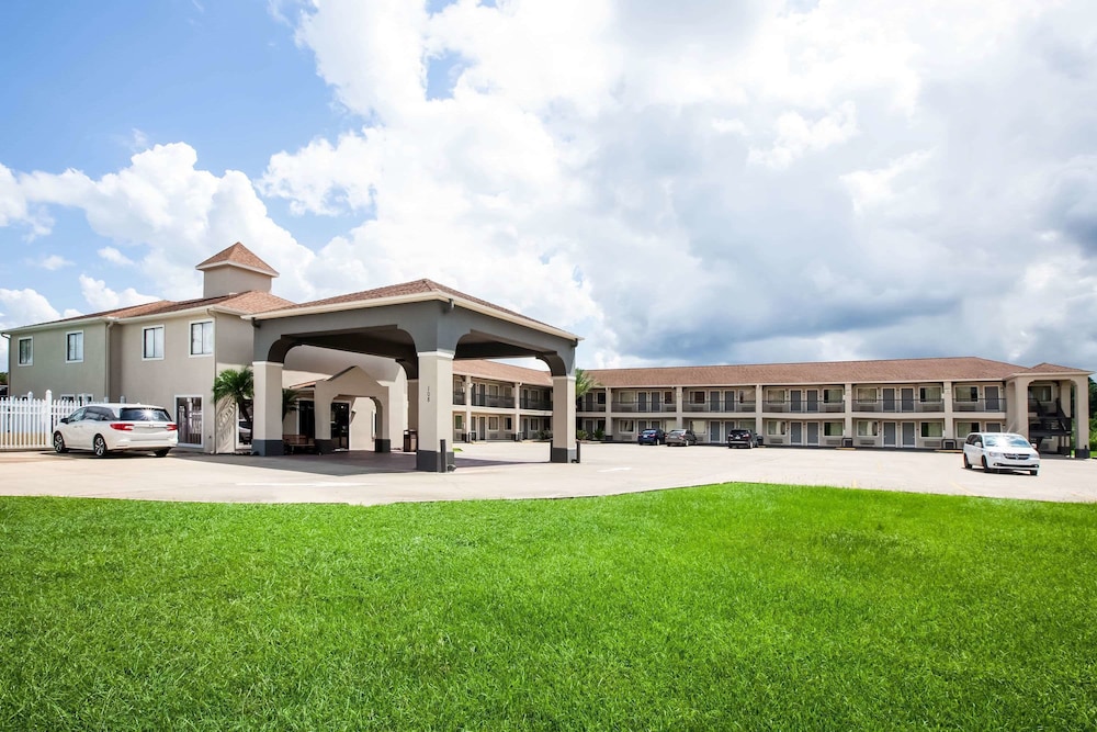Days Inn by Wyndham Sulphur LA 9/58
