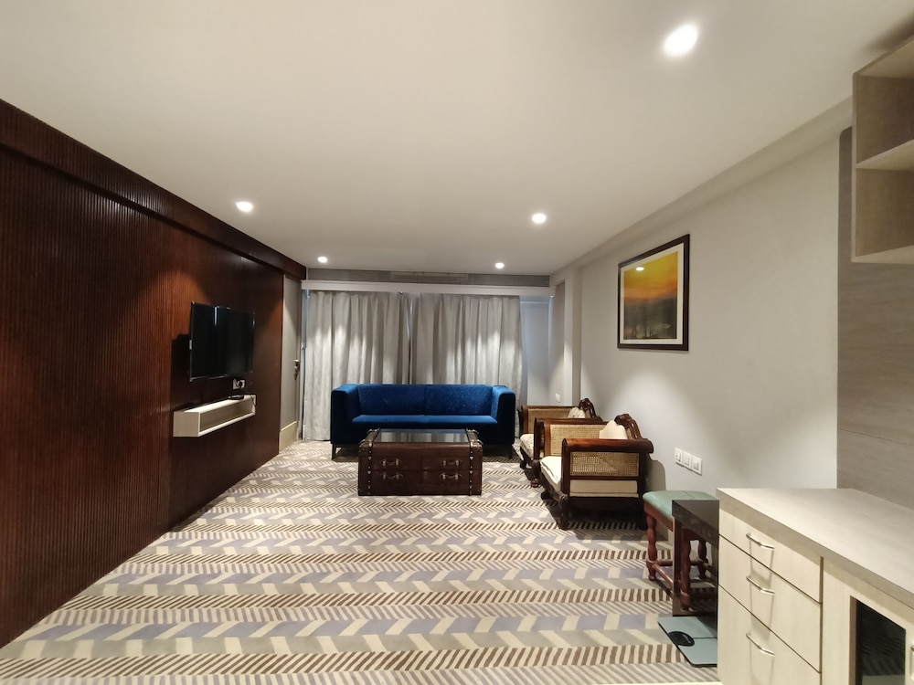 Hotel Highway Inn 13/17
