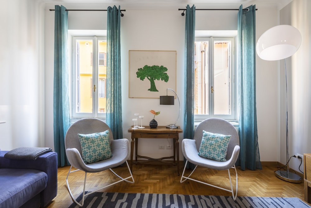 Rome Accommodation Condotti with terrace 25/50