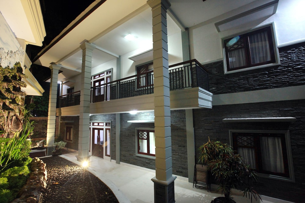 Green Tropical Village Hotel Resort 12/61