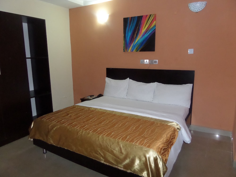 EXECUTIVE, KING BED