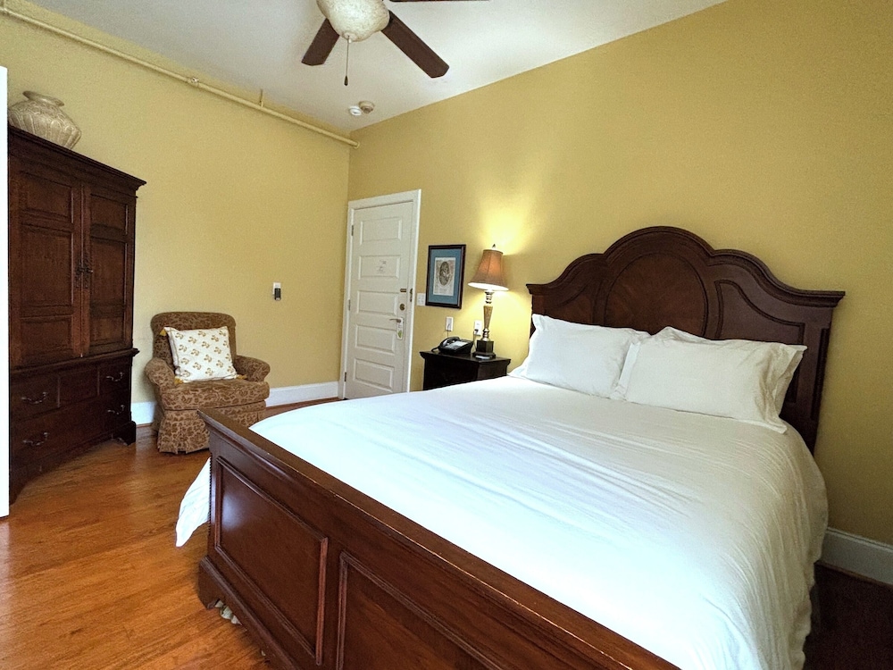 Grand Lux Inn 10/47