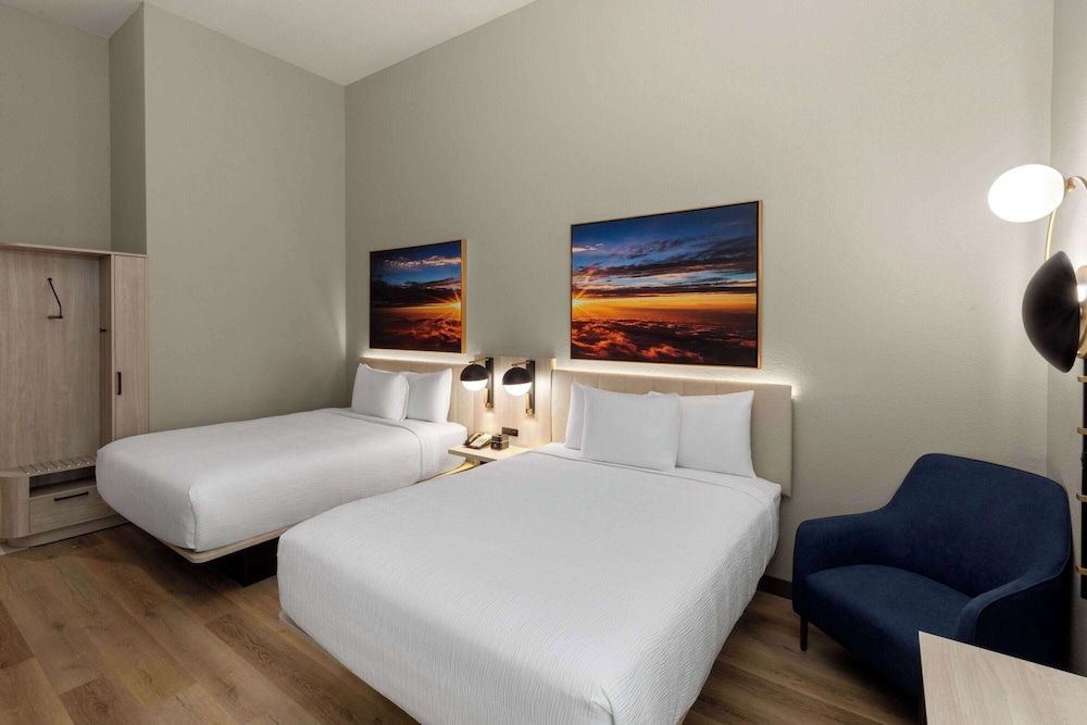 La Quinta Inn & Suites by Wyndham DeSoto 23/44