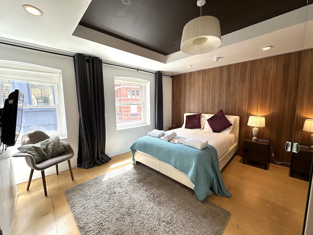 Stark, Deluxe, Studio, Double Bed, Private Bathroom, Sofa