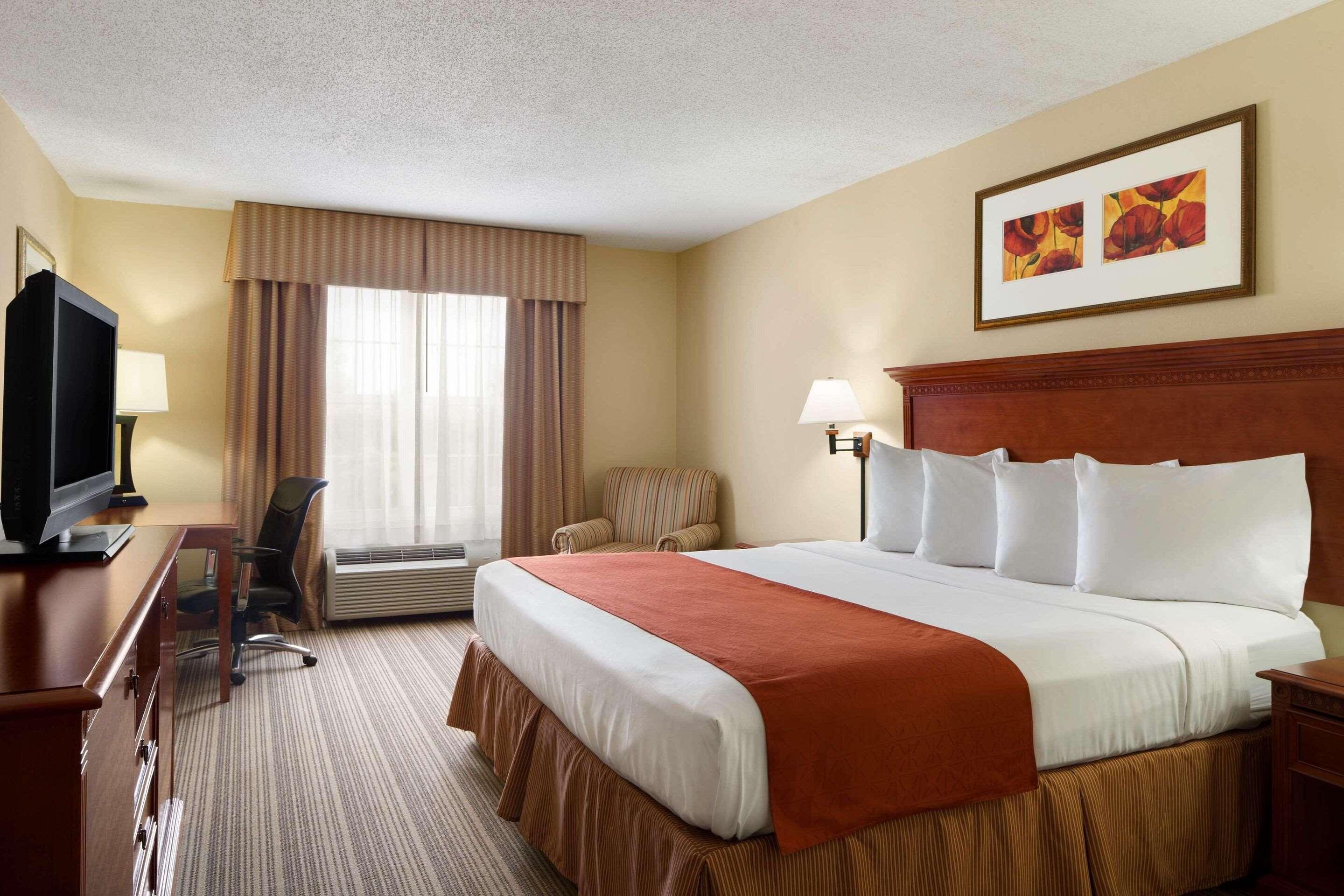 ROOM, KING BED, ACCESSIBLE