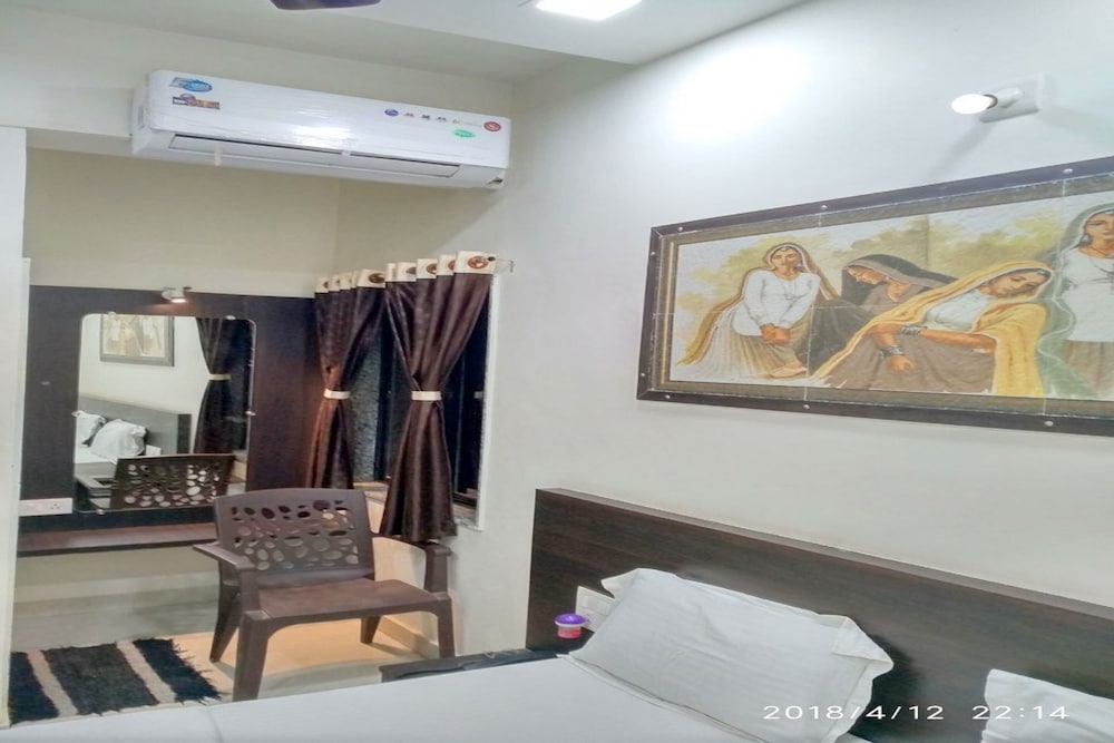 Hotel Gayatri By Sky Stays 4/22