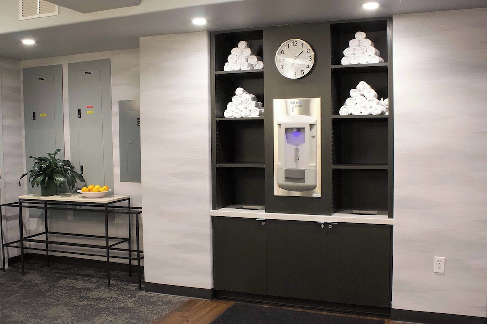 Fairfield Inn Suites San Francisco San Carlos 8/50