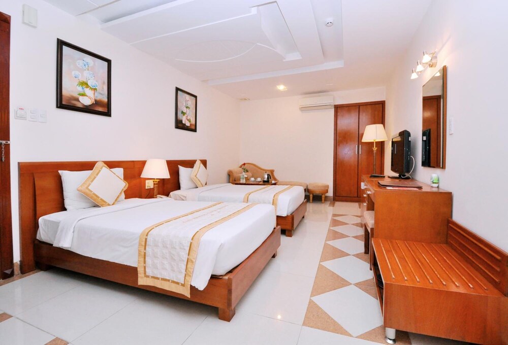 Tan Hoang Long Hotel 8/22