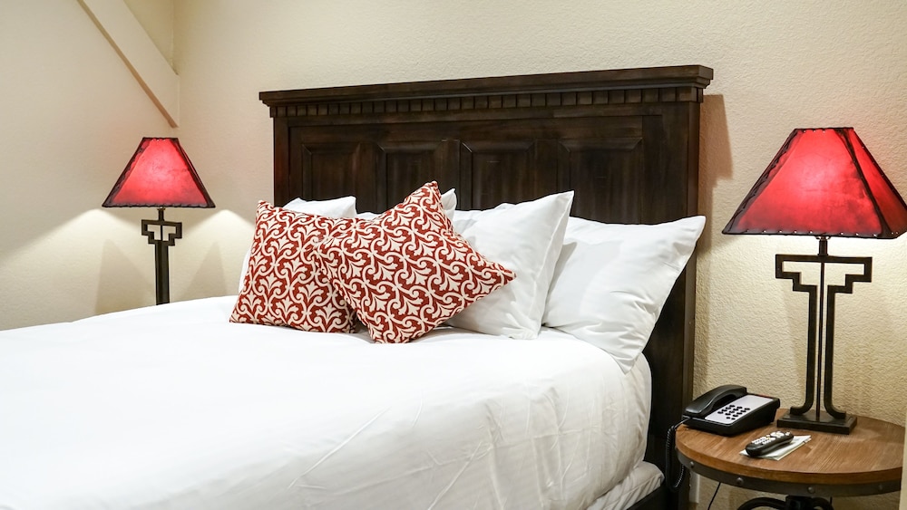 Lantern Light Inn - Romantic Getaway 11/68