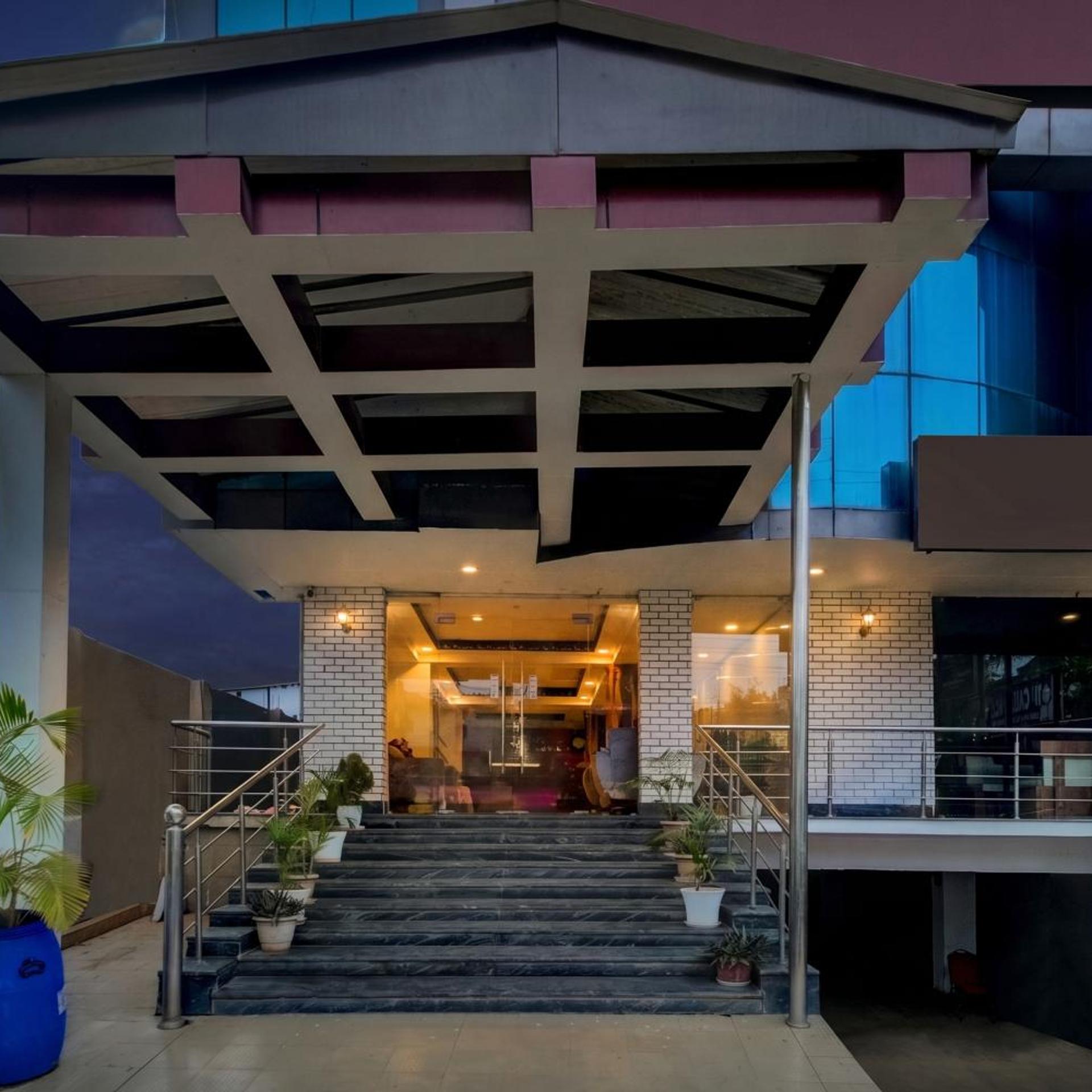 Hotel Grand Majesty 11/53