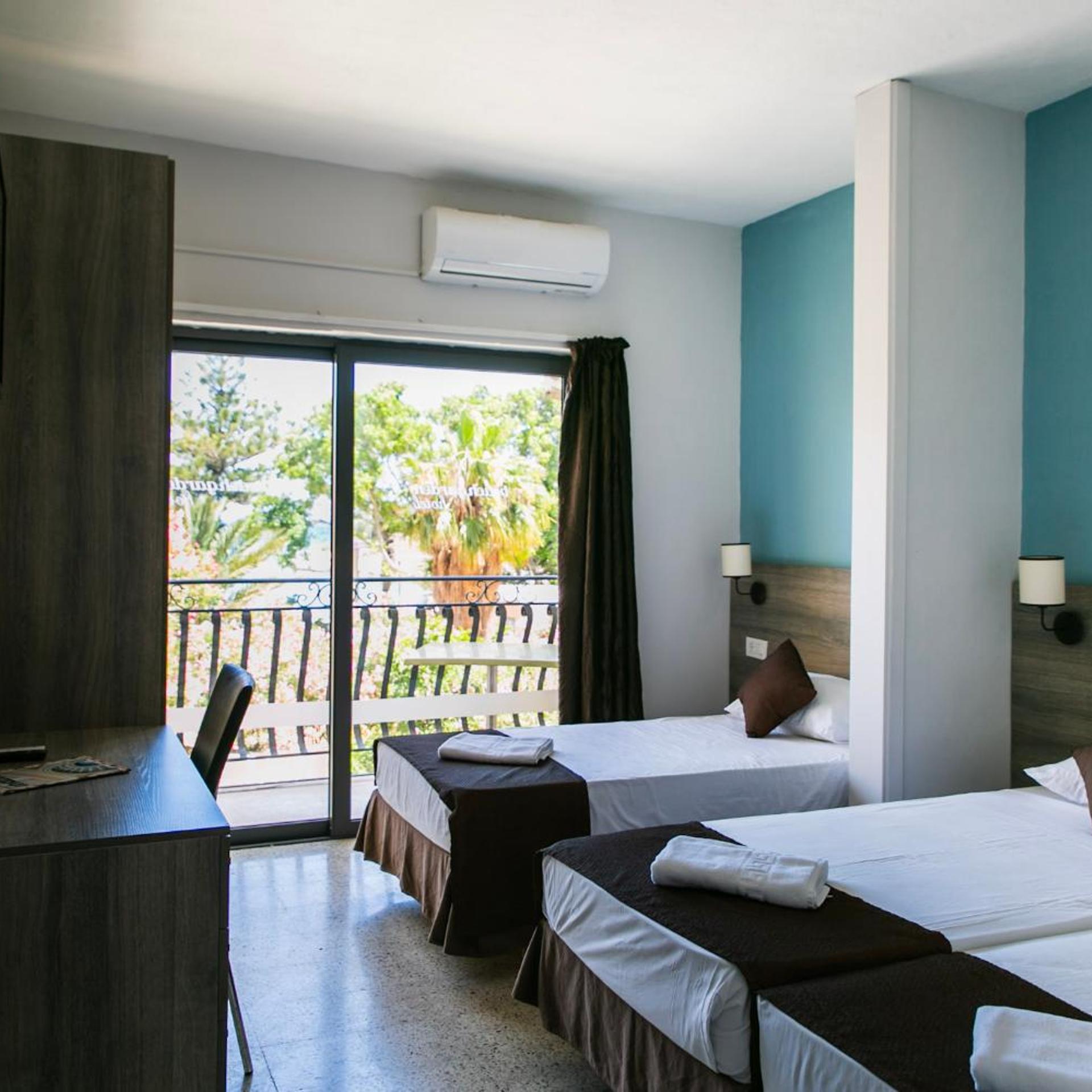 ROOM, QUADRUPLE