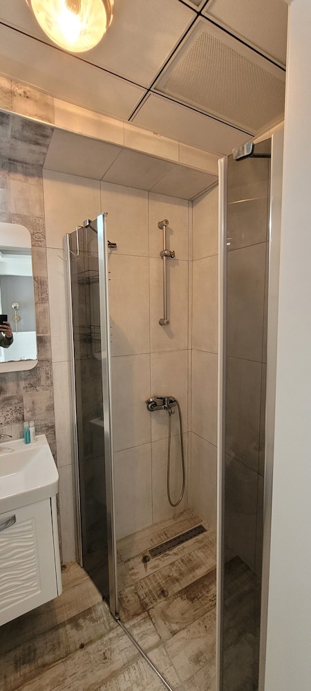 Tenes Otel 37/41