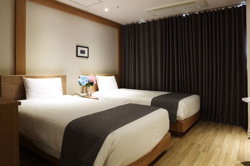 غرفة قياسية بسريرين منفصلين، The Hotel Yeong Jong 2/5