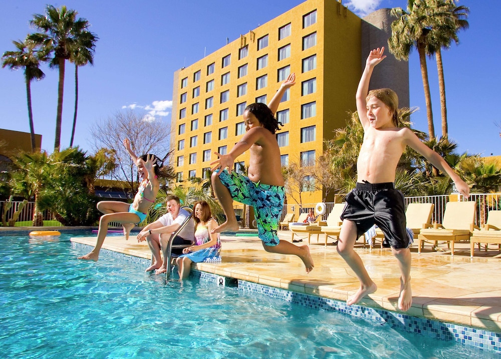 DoubleTree by Hilton Hotel Tucson - Reid Park 7/56