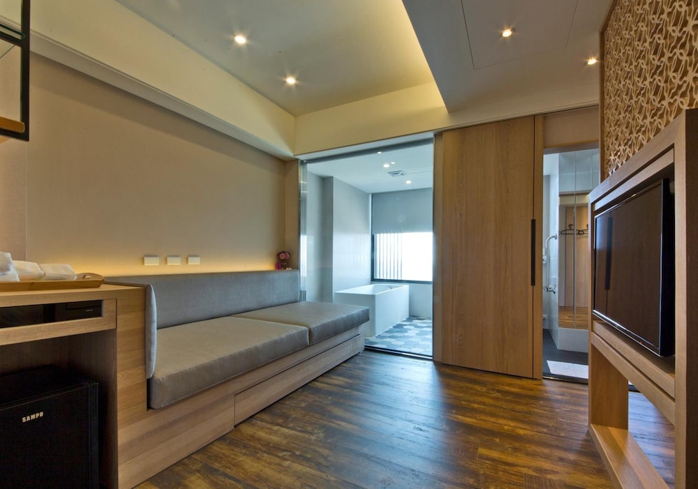 JOY INN 31/47