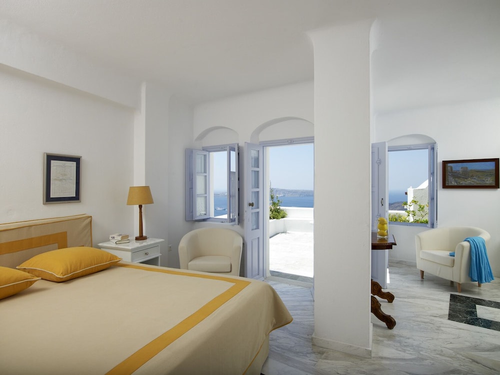 SUITE, KING BED, VOLCANO SEA VIEW, SOFA