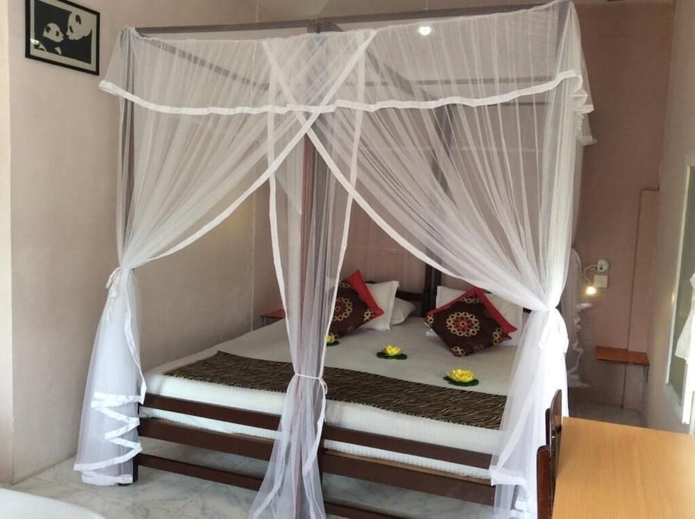 Mrs Wijenayake's Beach Haven Guest House photo4