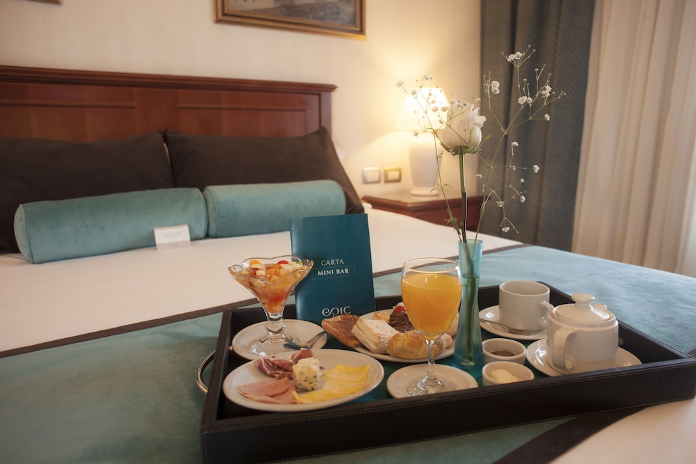 EPIC HOTEL VILLA MERCEDES 55/60
