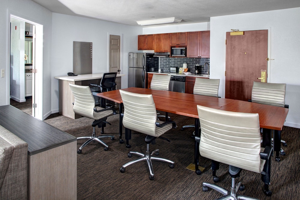 HYATT house Branchburg 50/64