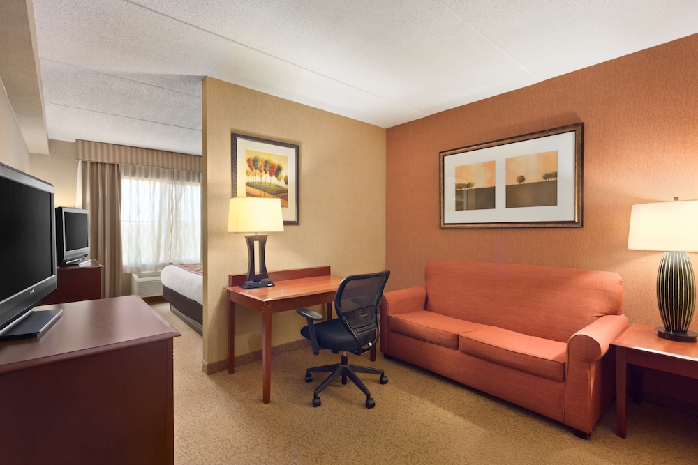 Country Inn & Suites By Radisson Nashville Airport TN 62/70