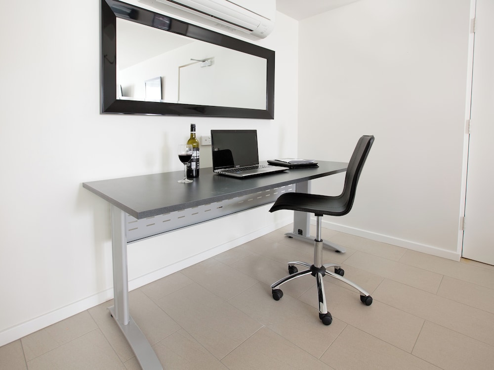 Hamilton Executive Apartments 22/24