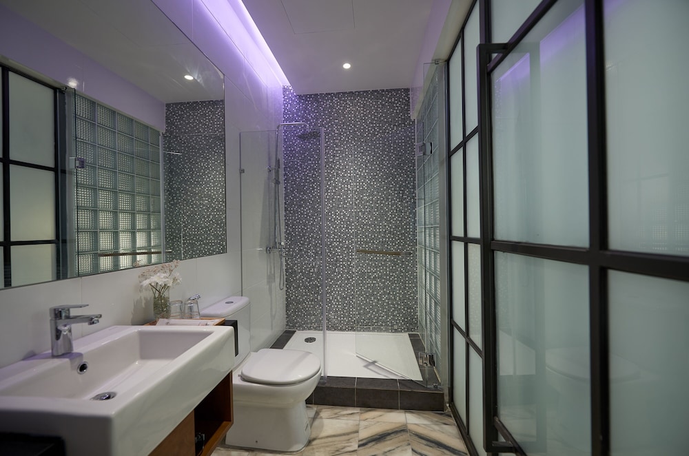 Macalister Terraces Hotel 34/37