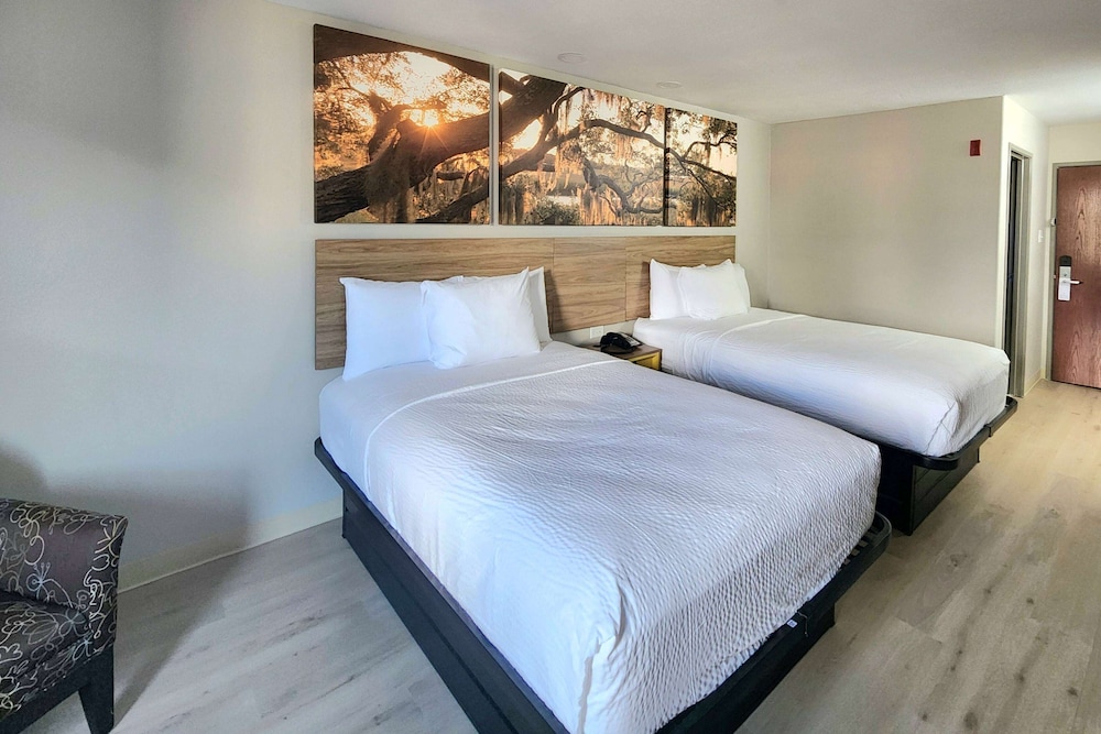 Days Inn by Wyndham Lafayette Scott 6/22