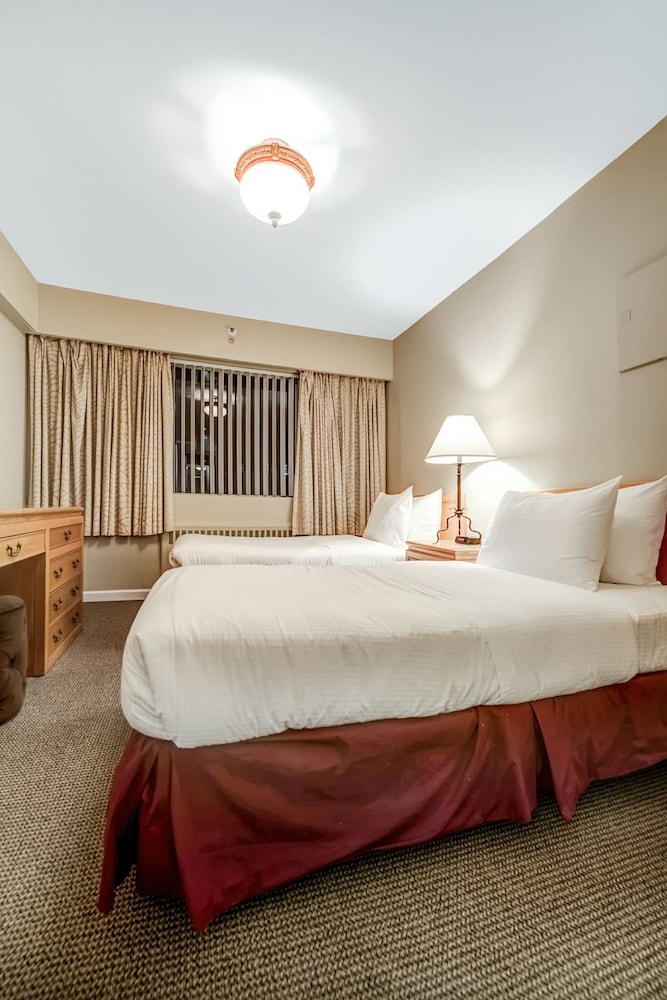 The Rosellen Suites At Stanley Park 33/74