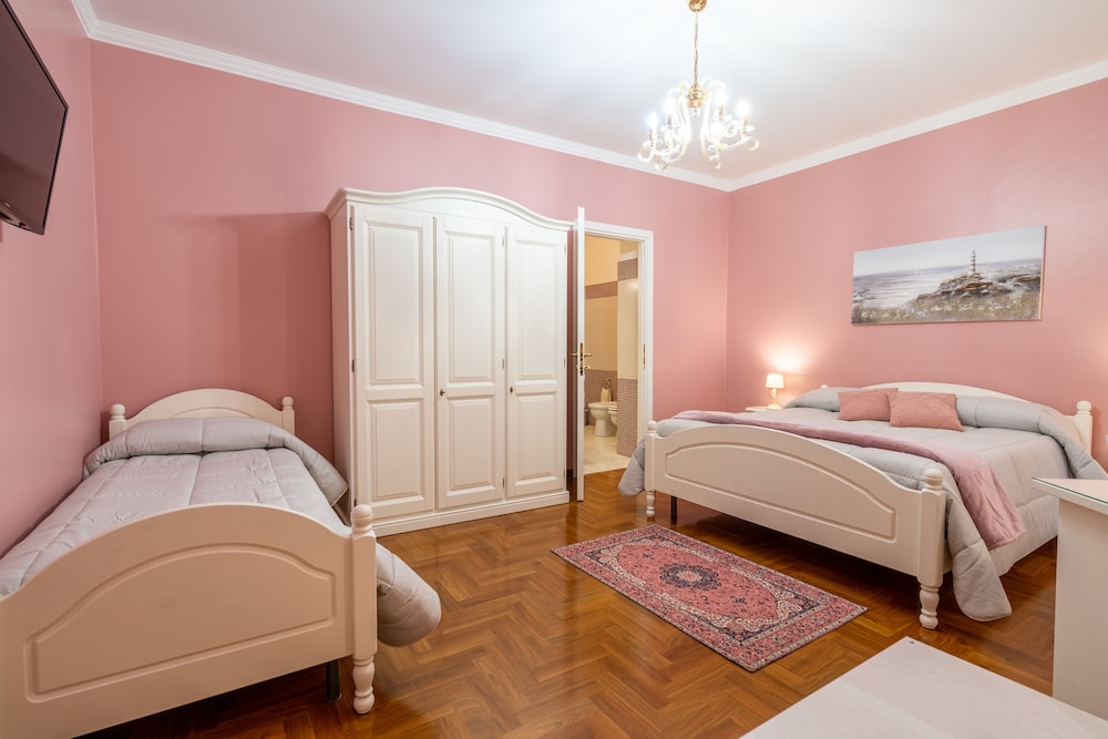 B and B Di Charme Alhambra 24/56