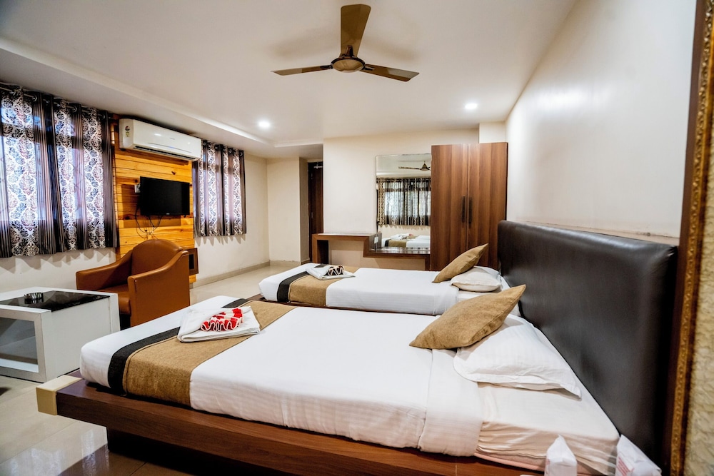 HOTEL GRAND ARJUN 11/50
