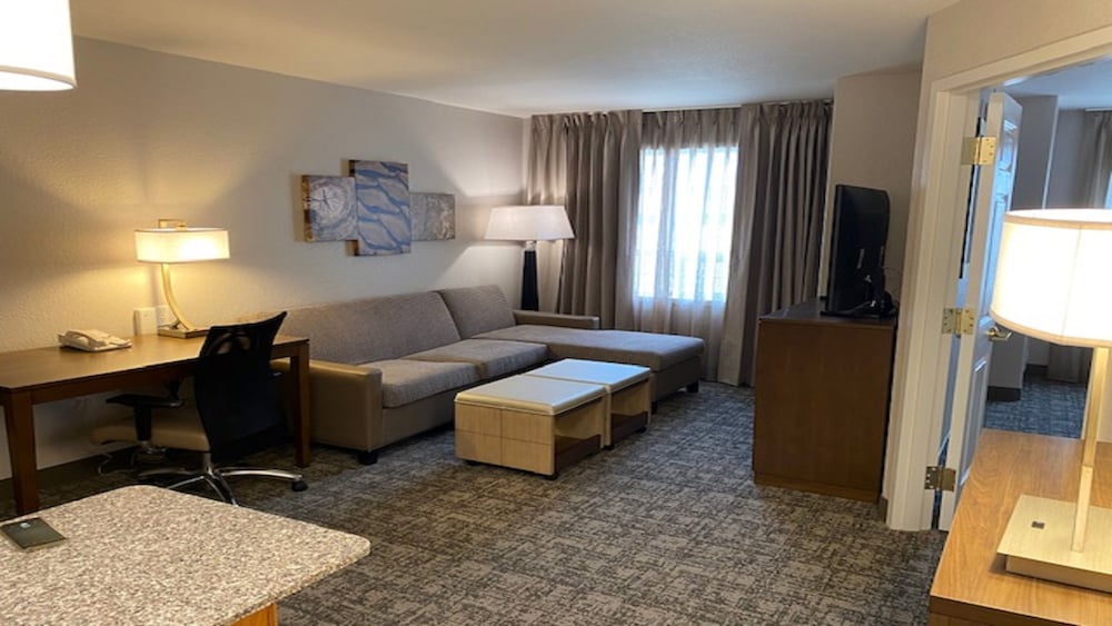 Staybridge Suites Hotel Calgary Airport 40/74
