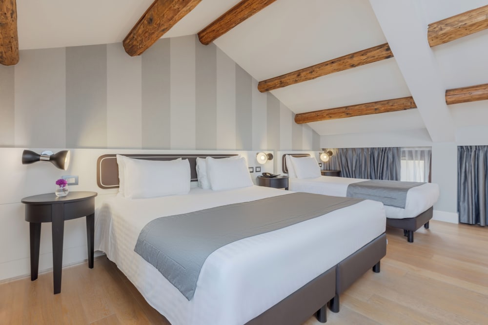 Hotel Grande Italia 25/119
