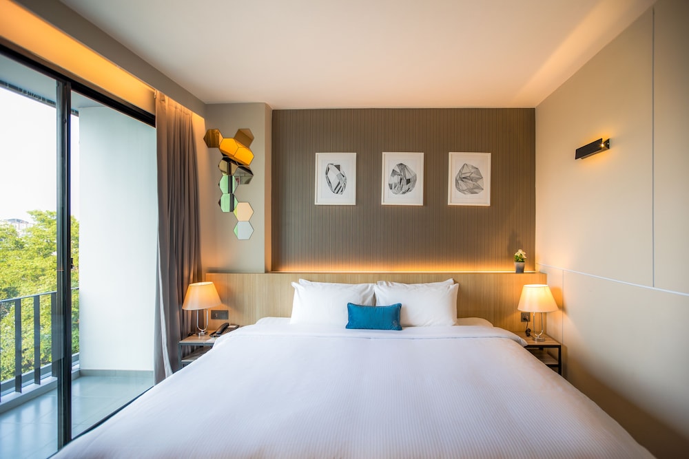 56 Hotel 18/50